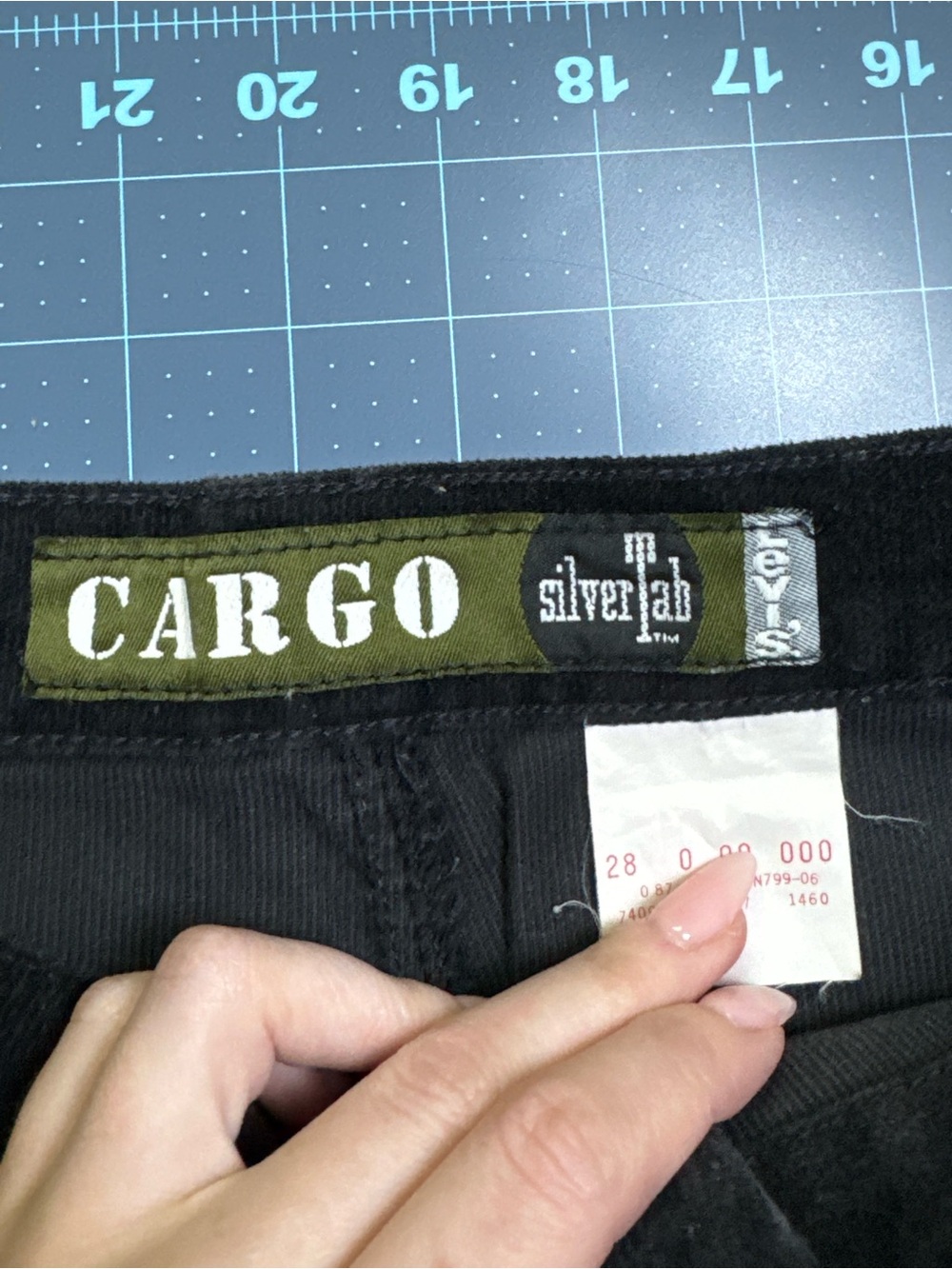 vintage Levi's SilverTab black corduroy cargo mini skirt - Picture 5 of 6